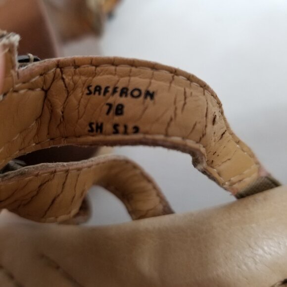 EARTH Slip-On Rhinestone and Stud Strappy Low Heel Sandals Khaki Size 7 ~ 4354 - Picture 12 of 12